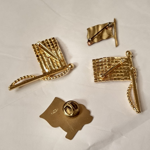 4 Vintage American Flag Pins - Picture 4 of 5